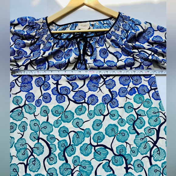 Anthropologie Blue Floral Women's Top
Branching Blooms 10 Blouse - Picture 5 of 9